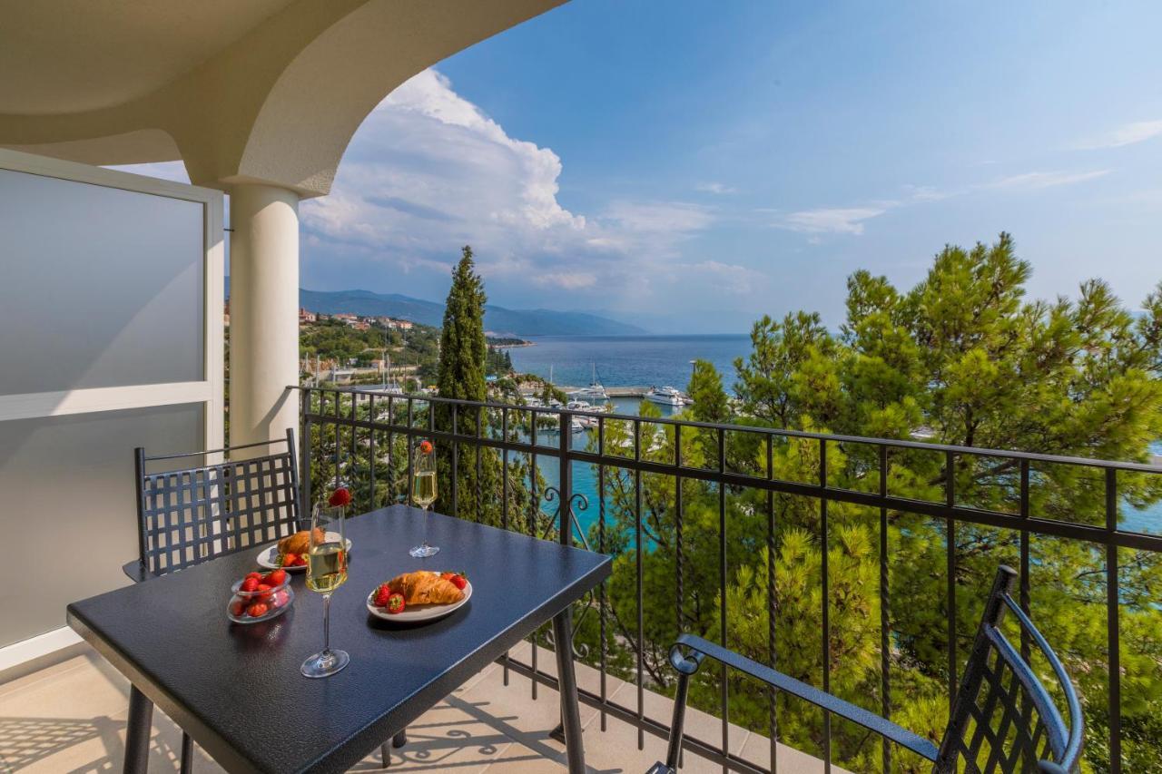 Palace Paulina Residence Novi Vinodolski Esterno foto