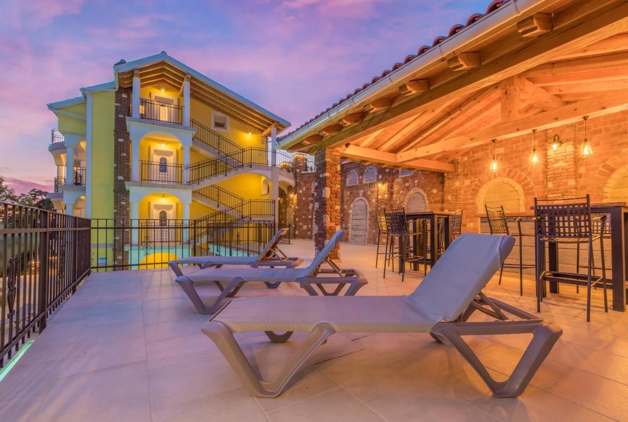 Palace Paulina Residence Novi Vinodolski Esterno foto