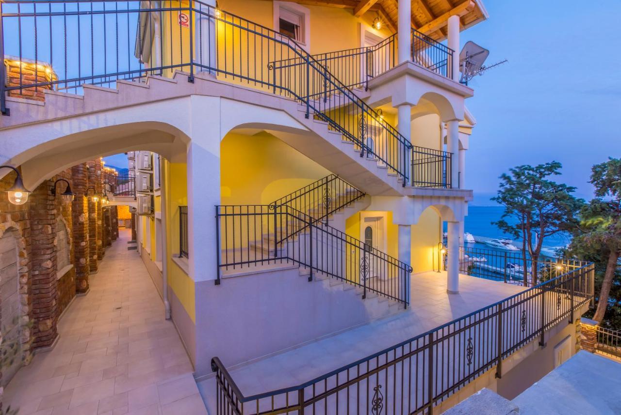 Palace Paulina Residence Novi Vinodolski Esterno foto